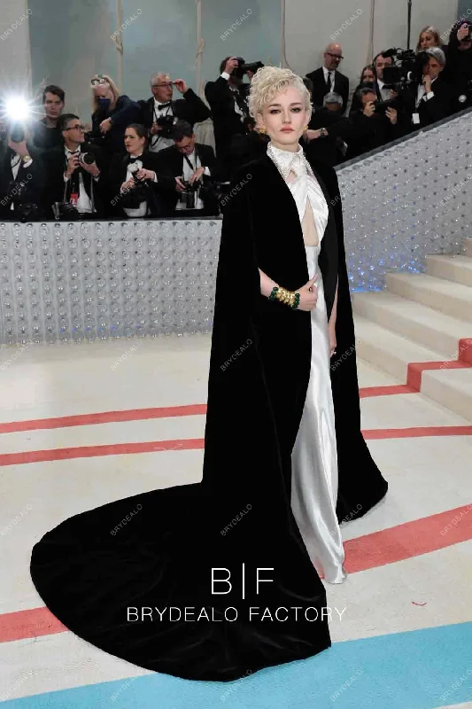 Julia Garner 2023 Met Gala Light Ivory Halter Dress with Black Cape Tunics Winter warm